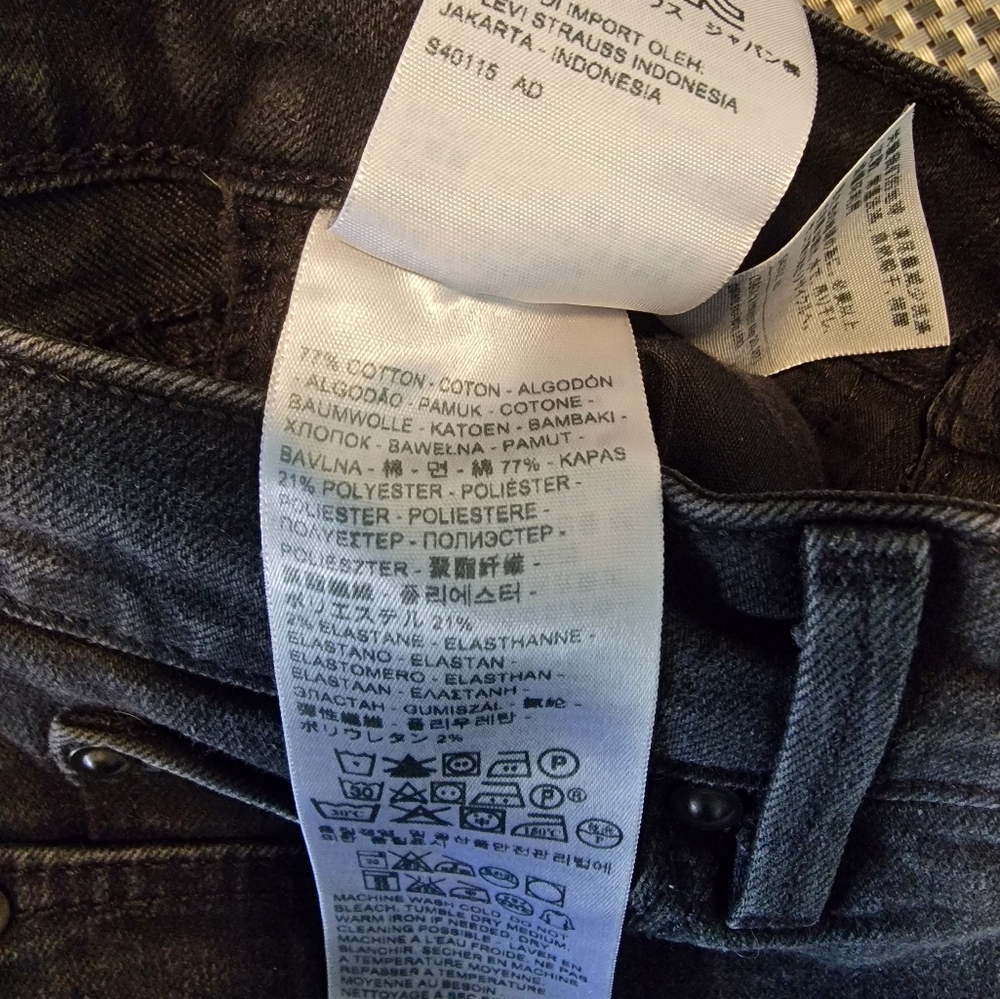 LEVIS Size 0/25 Black  Demi Curve Jeans Modern slim leg clasic rise  good condit - Picture 8 of 11